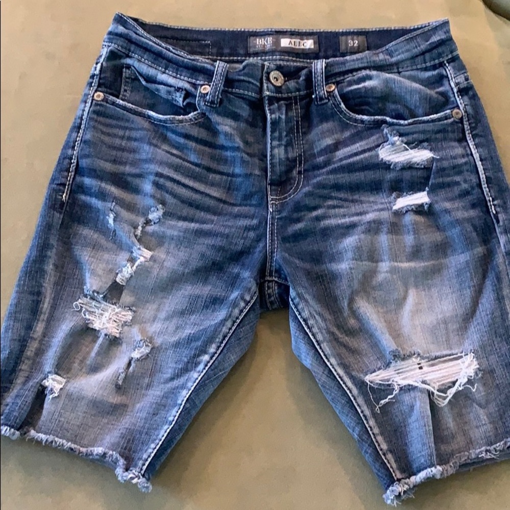 Mens medium wash ripped shorts